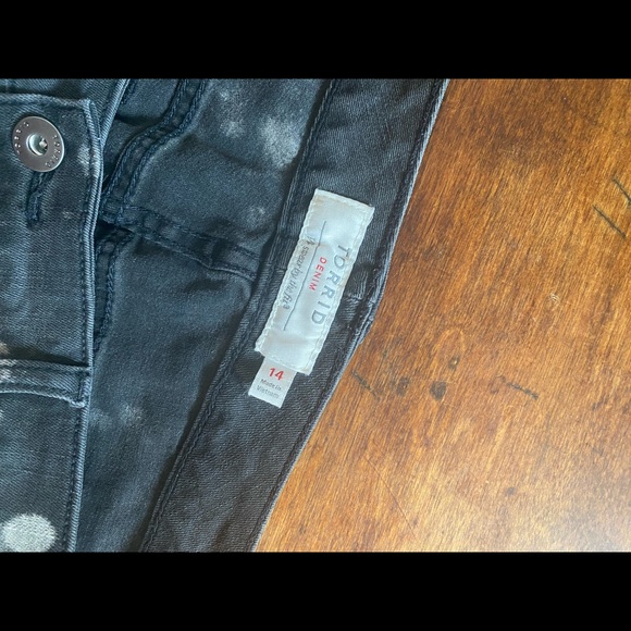 Distressed Acid Wash Jean Shorts - Picture 4 of 4